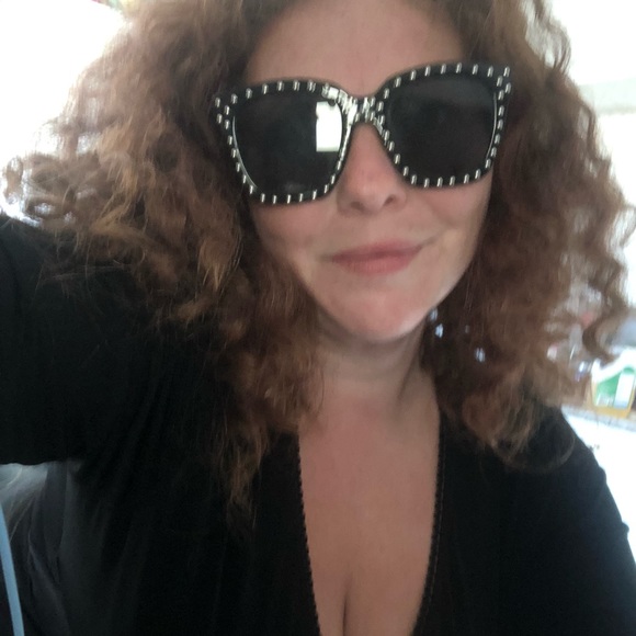 Meet your Posher, Jenny - Picture 2 of 3